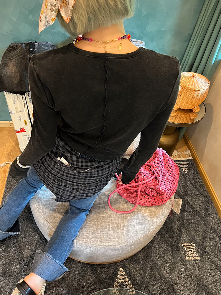 シームデザインタイトトップス