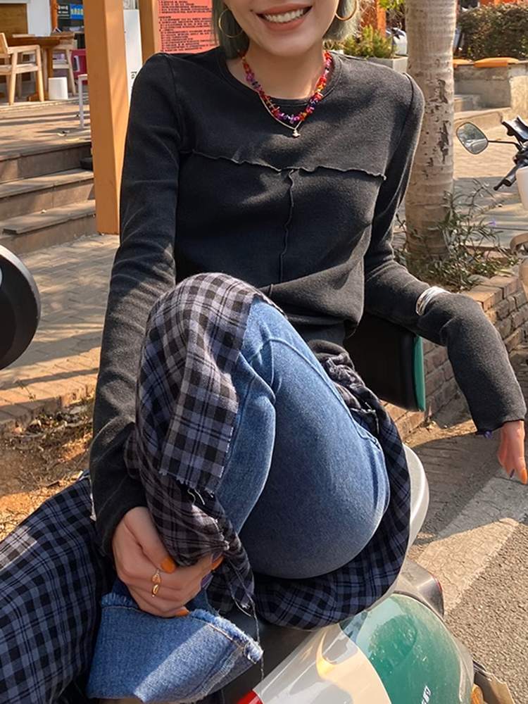 シームデザインタイトトップス